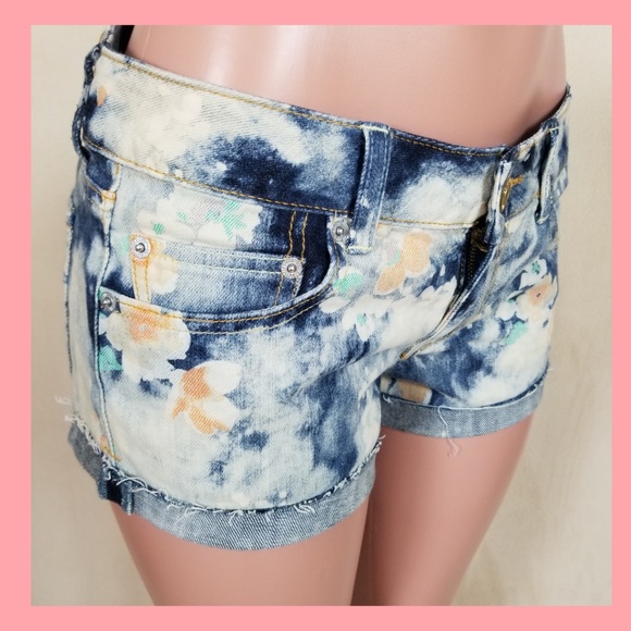 American Eagle Outfitters Pants - American Eagle cut-offs